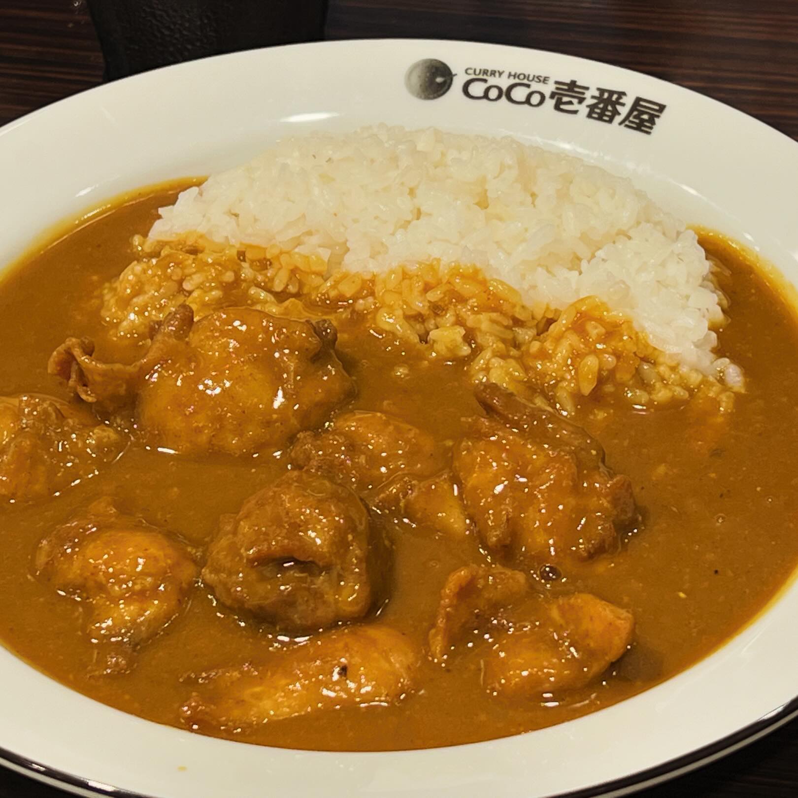 CoCo壱のチキンカレー肉増し。ふつーにウマい。1360円。